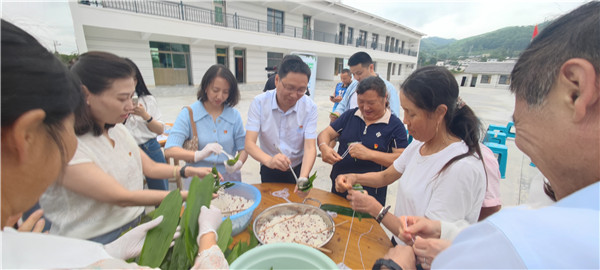 2023-6-21  貴州陽光產(chǎn)權交易所開展我們的節(jié)日·端午節(jié)主題實踐活動暨鄉(xiāng)村振興調(diào)研活動8.jpg