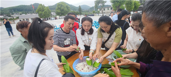 2023-6-21  貴州陽光產(chǎn)權交易所開展我們的節(jié)日·端午節(jié)主題實踐活動暨鄉(xiāng)村振興調(diào)研活動9.jpg