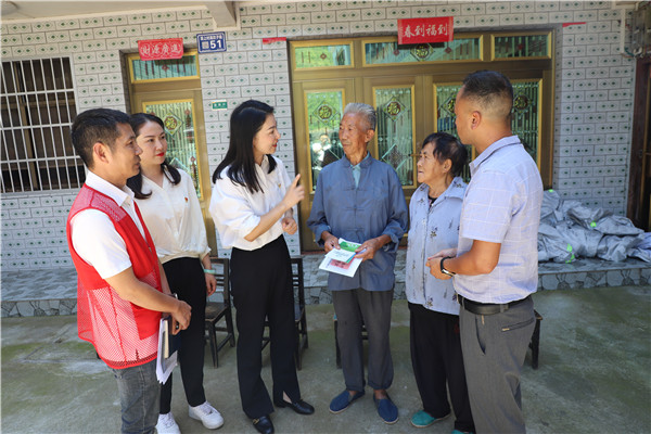 2023-8-31 貴州環(huán)交所黨支部、壩上村黨支部、貴陽產(chǎn)控集團(tuán)金融務(wù)鏈上企業(yè)黨支部聯(lián)合開展主題黨日活動(dòng)6.jpg