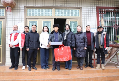 貴州陽光產(chǎn)權(quán)交易所領導班子赴幫扶村、聯(lián)系村開展春節(jié)前走訪慰問