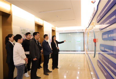 貴陽(yáng)產(chǎn)控集團(tuán)黨委委員、副總經(jīng)理唐建到貴州陽(yáng)光產(chǎn)權(quán)交易所調(diào)研座談