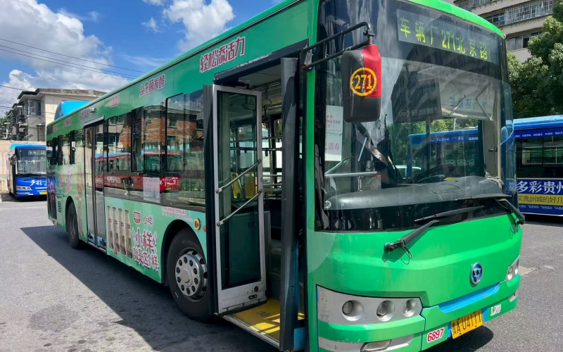 貴陽黔爽暢行運(yùn)輸有限公司10臺報(bào)廢機(jī)動車處置